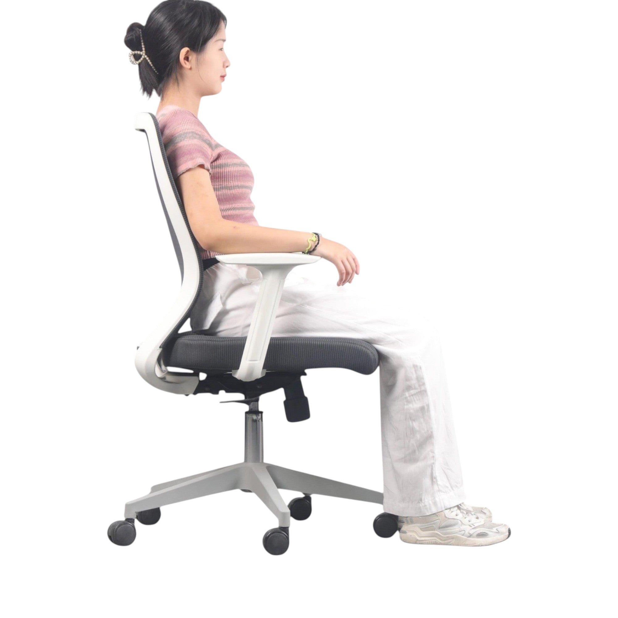 Xiaoyaozuo office chair: Black mesh ergonomic chair with white frame and padded seat, adjustable height, on casters. Model seated.
