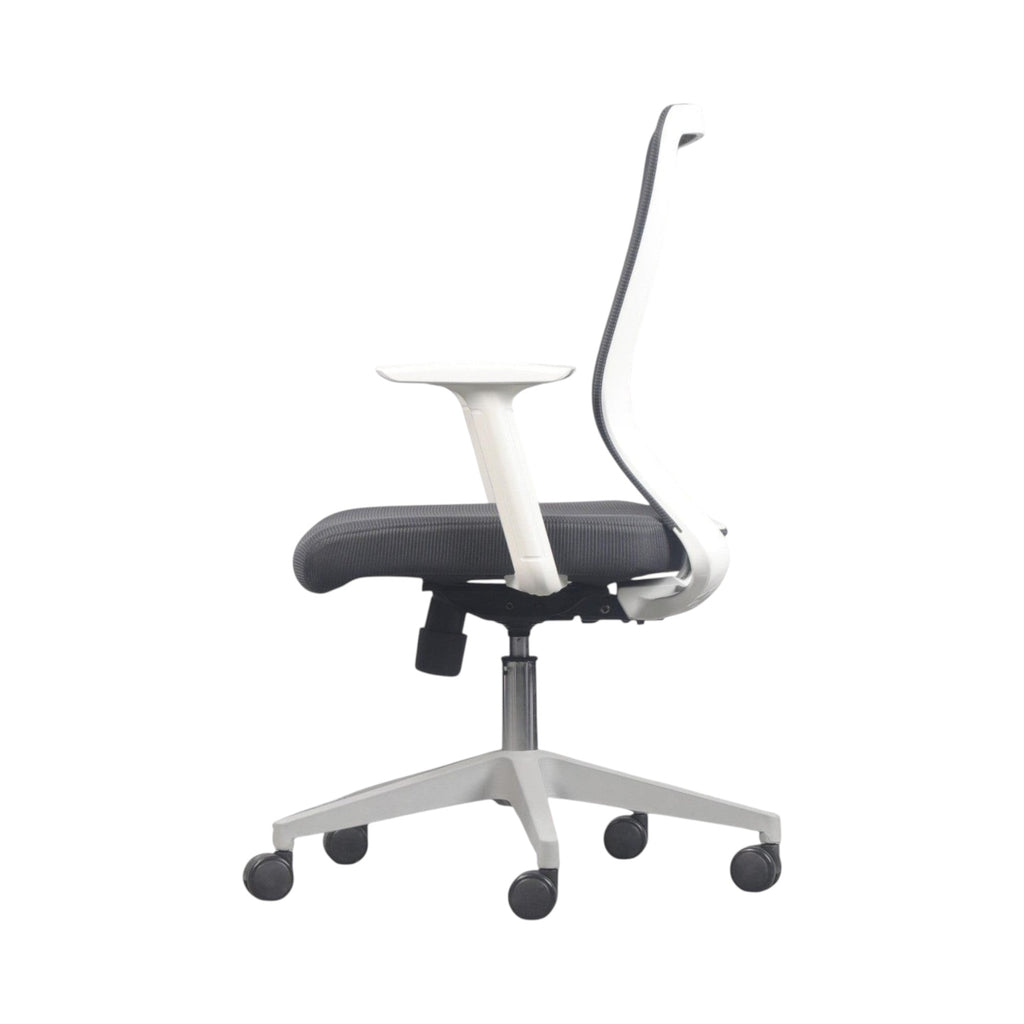 Xiaoyaozuo office chair: Black mesh ergonomic office chair with white frame, adjustable height, and casters. Modern design for home office.