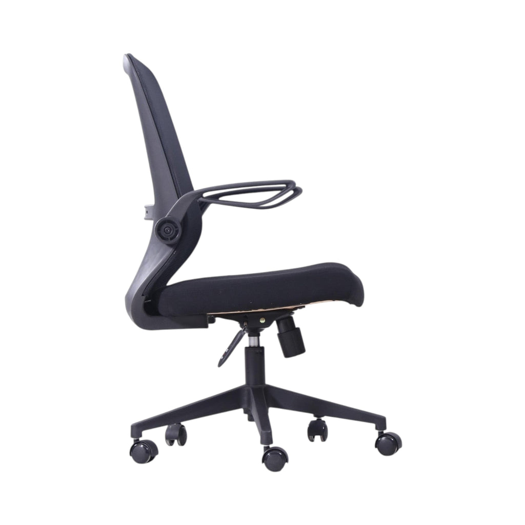 Xiaoyaozuo office chair black ergonomic mesh back office chair with adjustable armrests and seat height on casters.