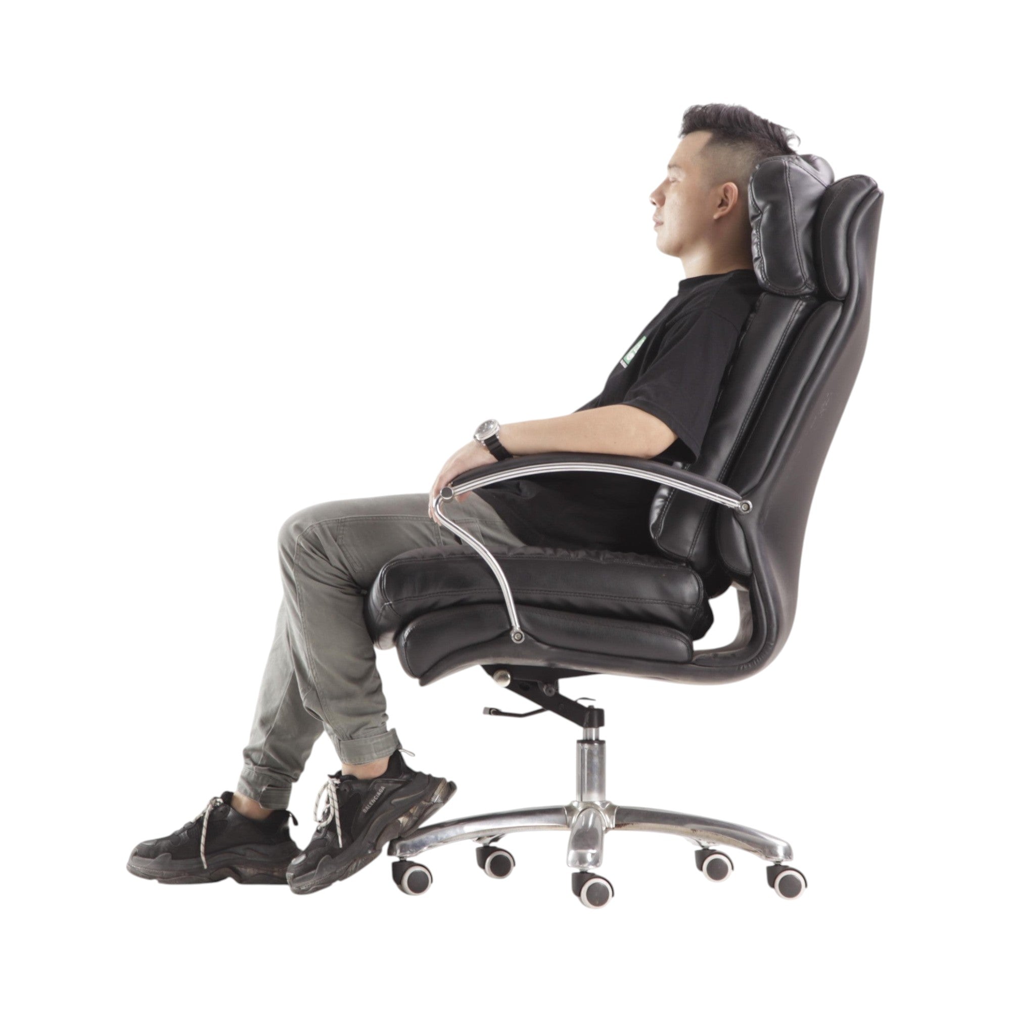 Xiaoyaozuo office chair: Black executive faux leather chair with plush cushioning, high backrest, and adjustable height. Ergonomic design for comfort and support.