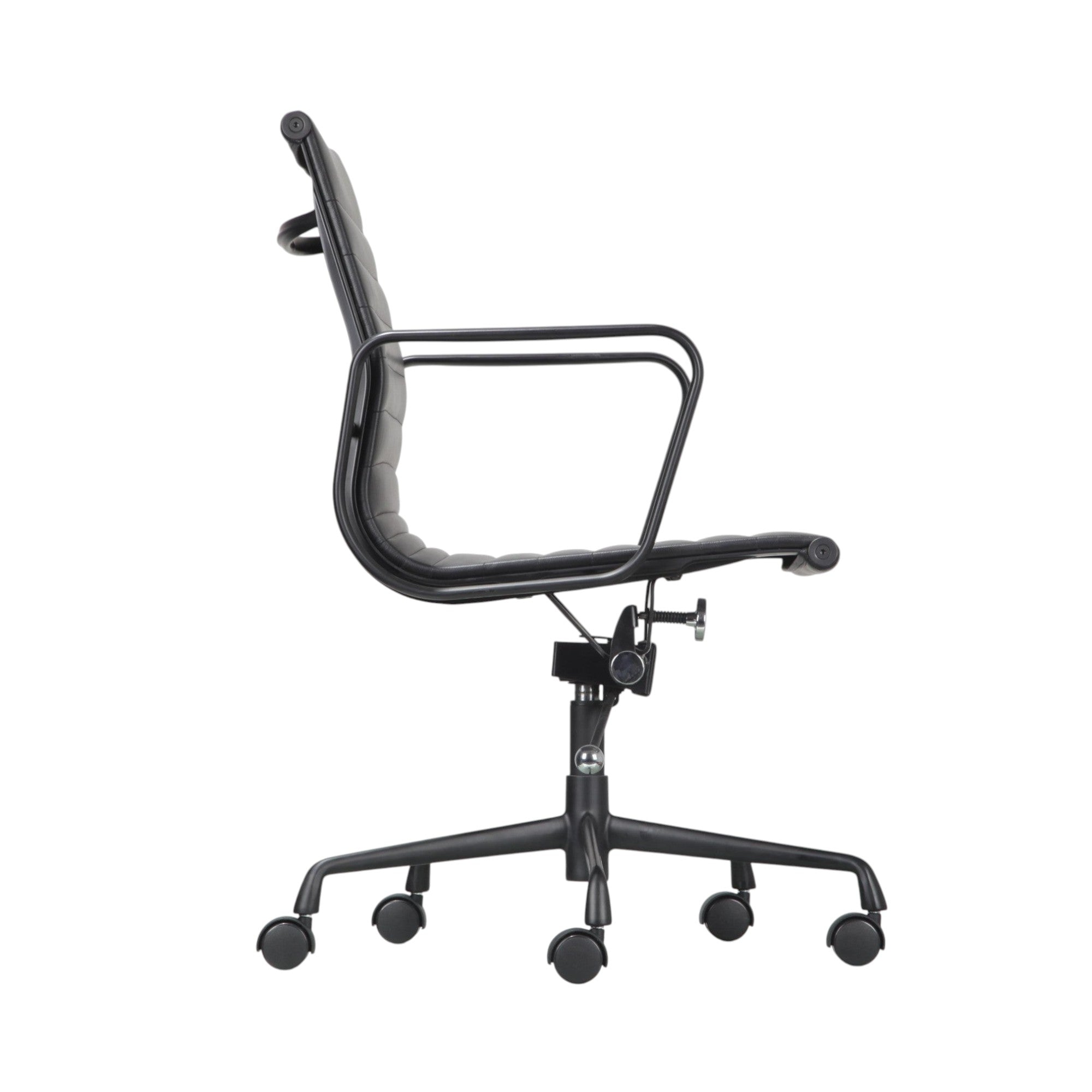 Xiaoyaozuo office chair black faux leather executive chair with armrests and horizontal stitching on a metal base with casters.