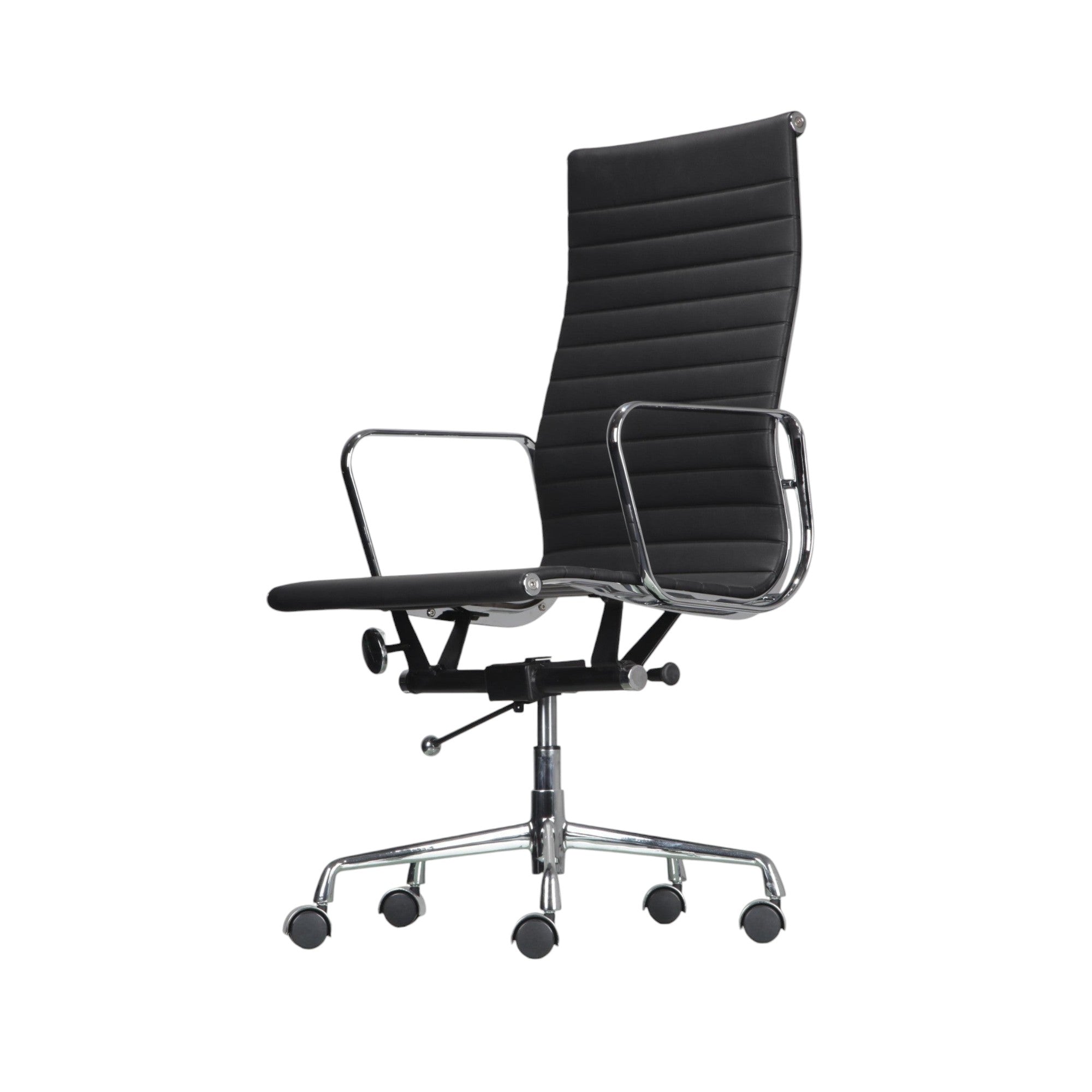 Xiaoyaozuo office chair black faux leather executive high back office chair with chrome frame and ribbed cushioning.