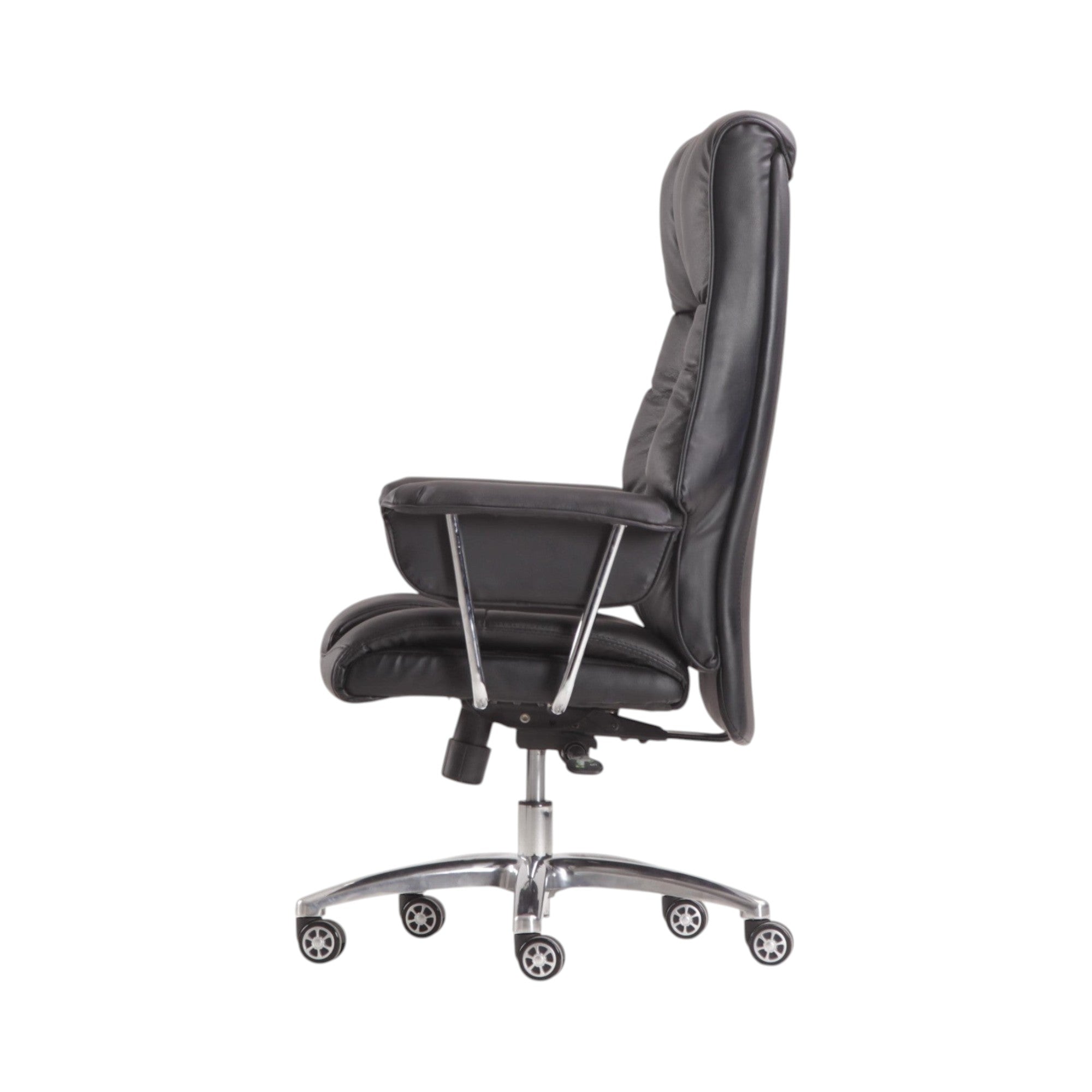 Xiaoyaozuo office chair executive high back black faux leather ergonomic office chair with chrome base and casters.