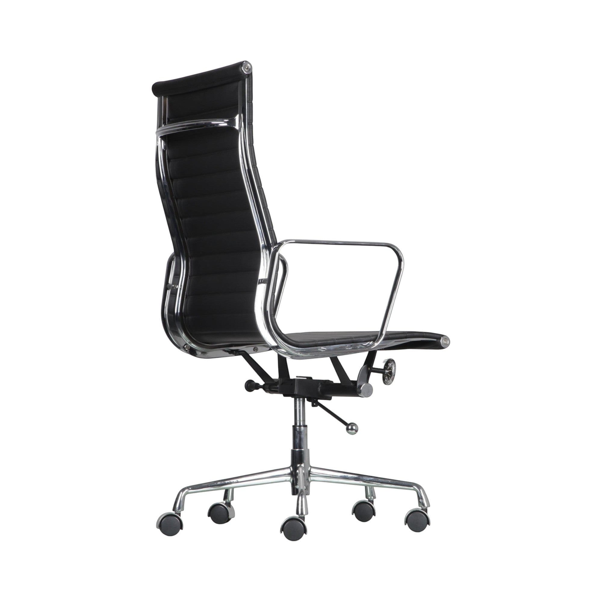 Xiaoyaozuo office chair black faux leather executive high back office chair with polished chrome frame and ribbed cushioning.