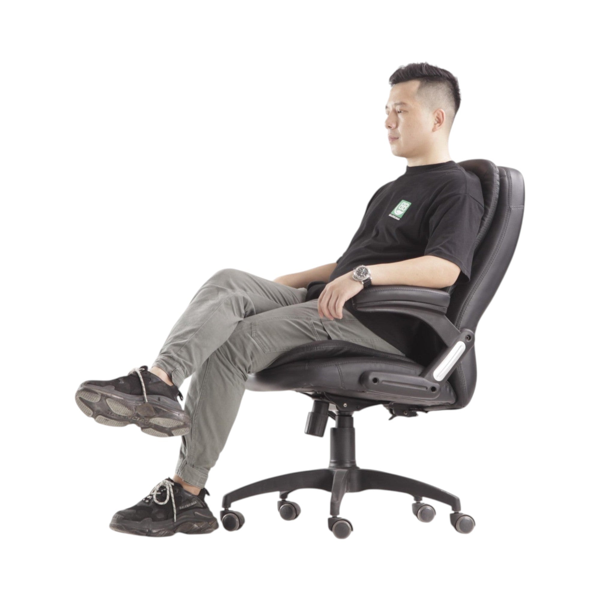 Xiaoyaozuo office chair: Black faux leather executive high back office chair with plush cushioning and adjustable height, shown with a man seated.