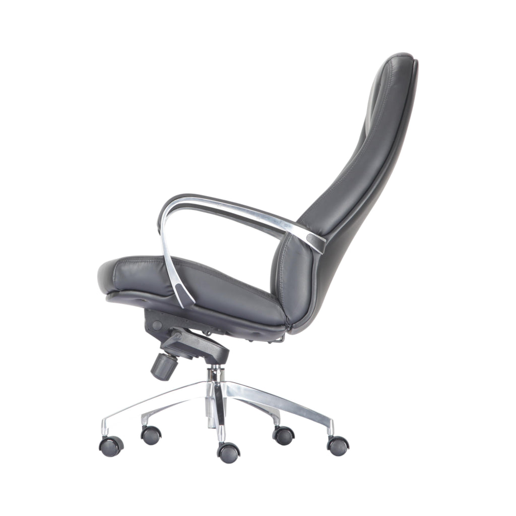 Xiaoyaozuo office chair black leather executive chair with diamond-stitched back and chrome armrests.