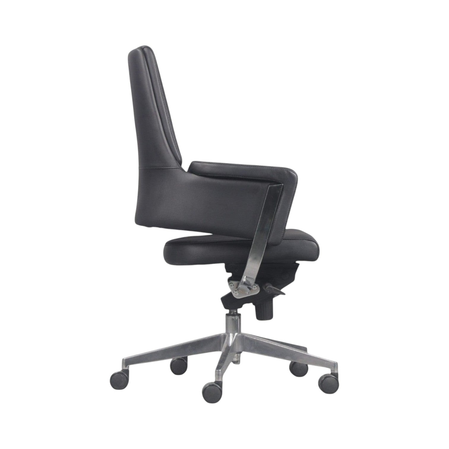 Xiaoyaozuo office chair black leather executive office chair with ergonomic design and metal base.
