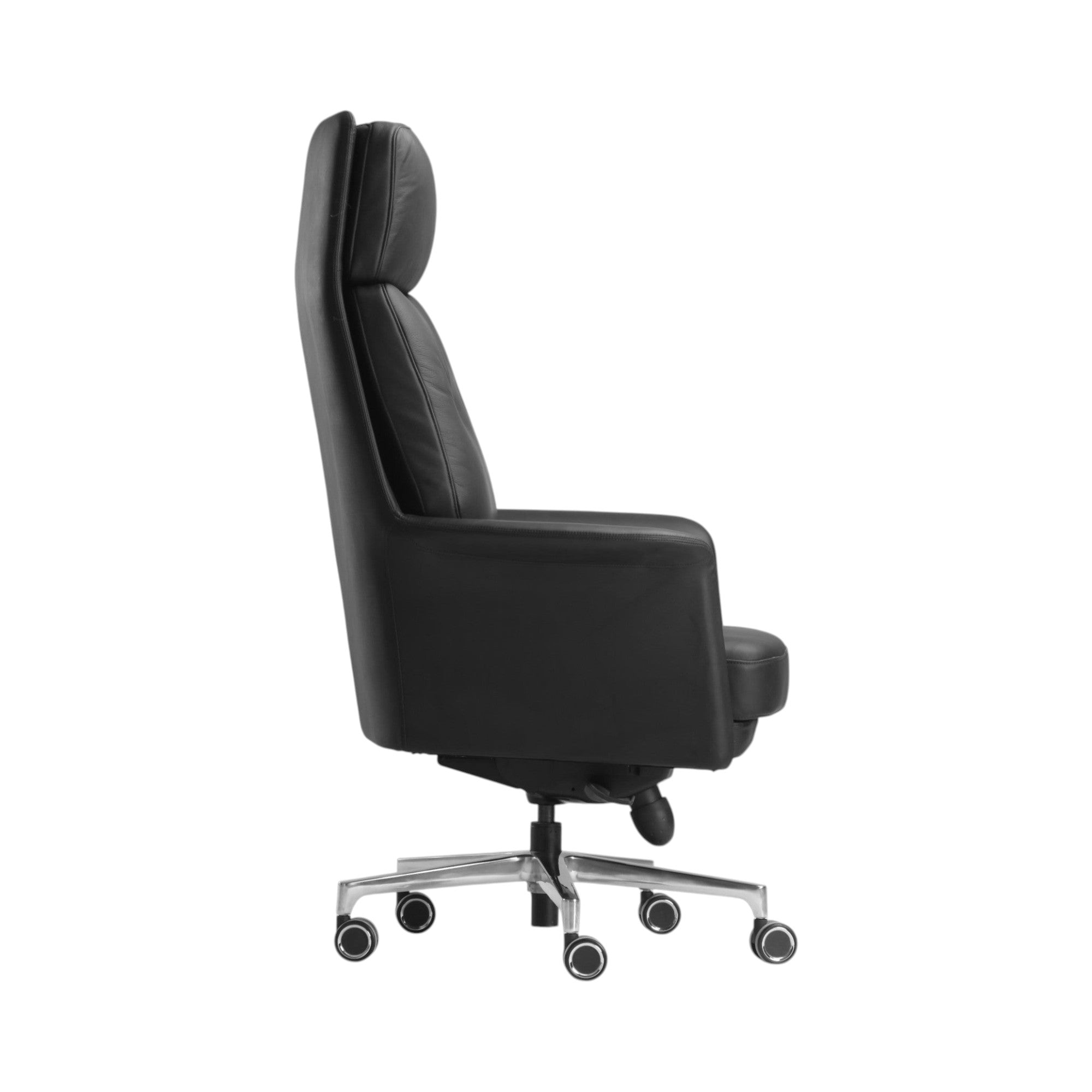 Xiaoyaozuo office chair executive black leather high back office chair with tufted detailing and adjustable height.
