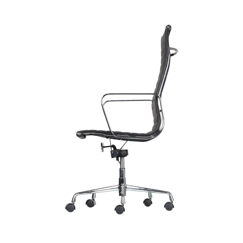 Xiaoyaozuo office chair black faux leather executive high back office chair with chrome frame and ribbed cushioning.