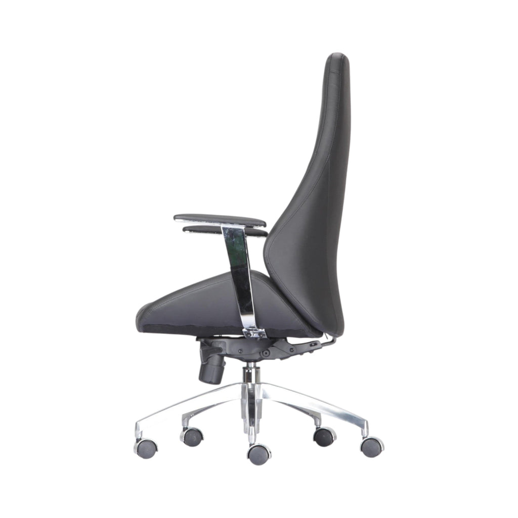 Xiaoyaozuo office chair executive black leather high back ergonomic office chair with chrome base and casters.