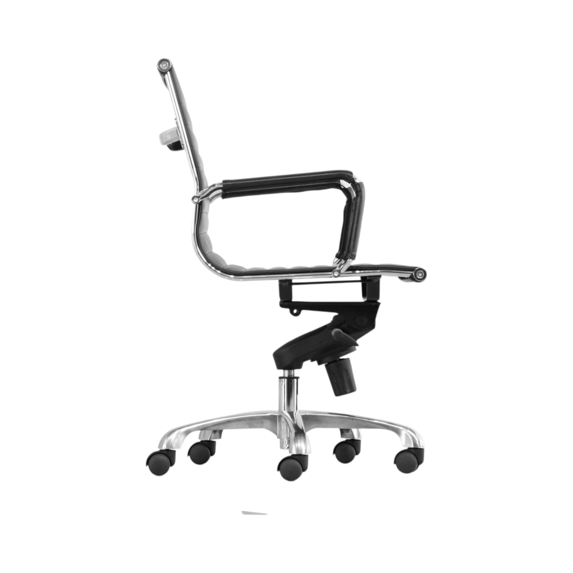 Xiaoyaozuo office chair black leather ribbed executive swivel chair with polished aluminum base and casters