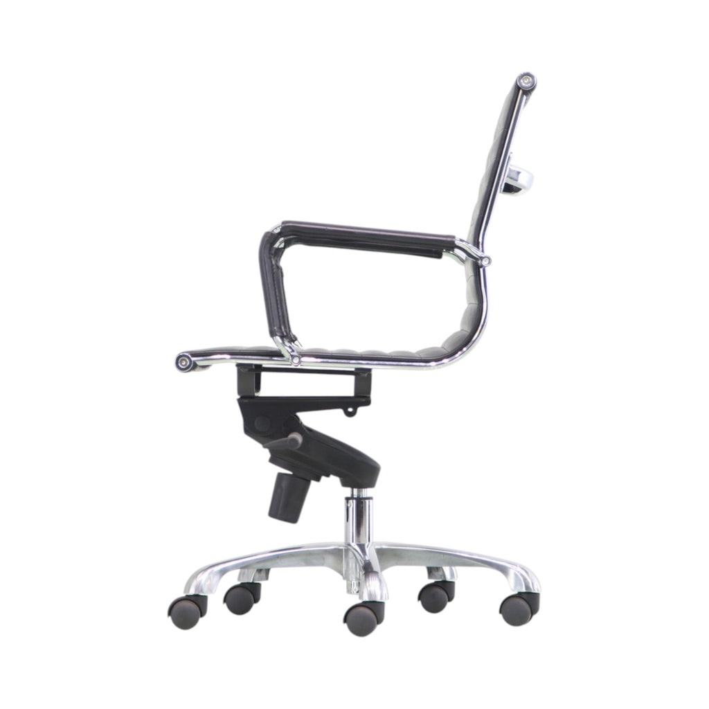 Xiaoyaozuo office chair black leather ribbed executive swivel chair with polished aluminum frame and casters.