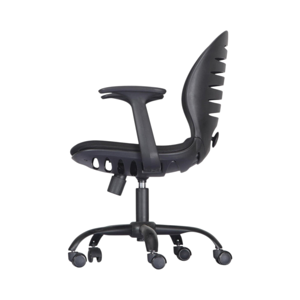 Xiaoyaozuo office chair black ergonomic mesh back office chair with adjustable armrests and casters.