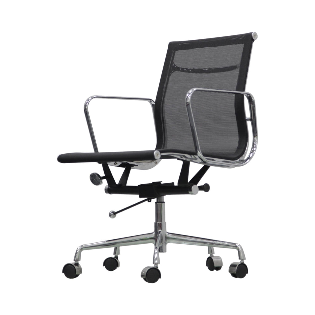 Xiaoyaozuo office chair black mesh ergonomic office chair with polished chrome frame and arms, adjustable height, on casters.