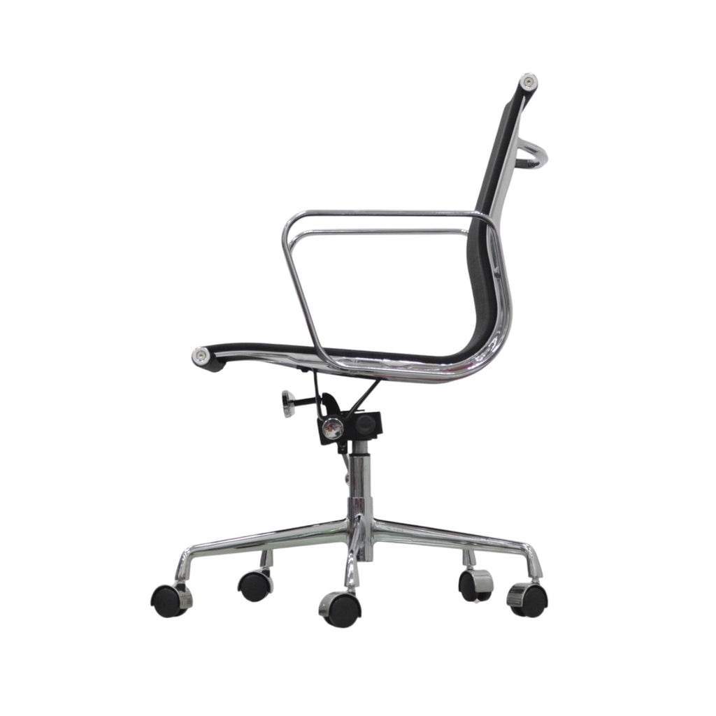 Xiaoyaozuo office chair black mesh ergonomic office chair with polished chrome frame and arms on casters