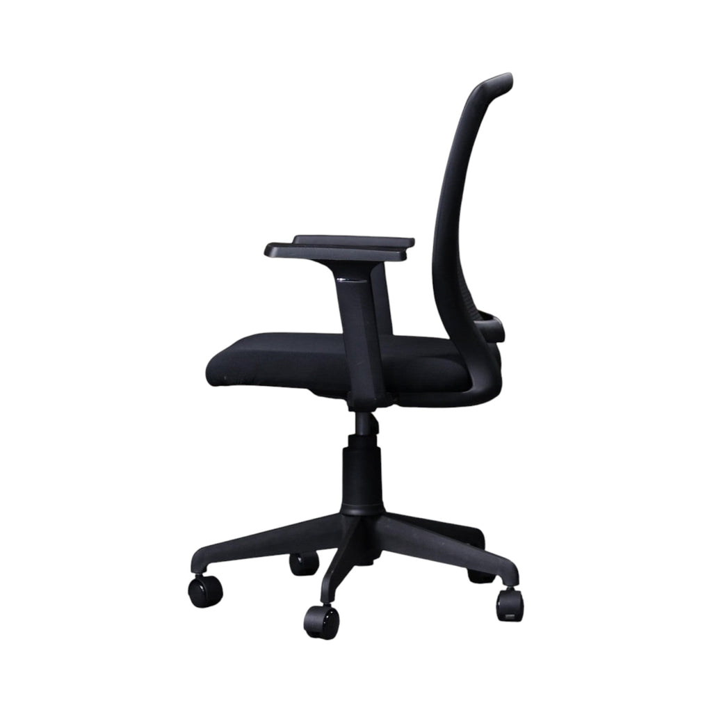 Xiaoyaozuo office chair: Black ergonomic mesh office chair with padded seat and adjustable height, on smooth-rolling casters.