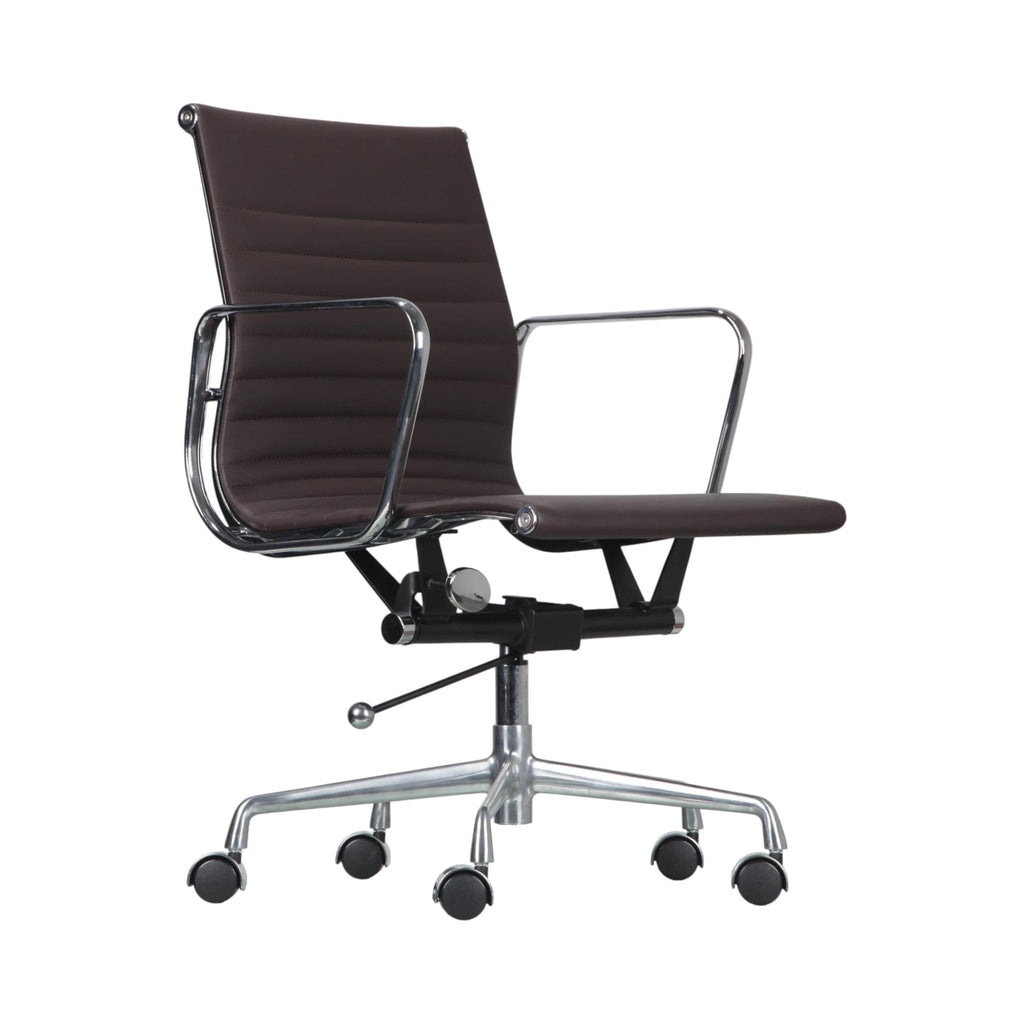 Xiaoyaozuo office chair brown faux leather executive chair with chrome armrests and five-wheel base.