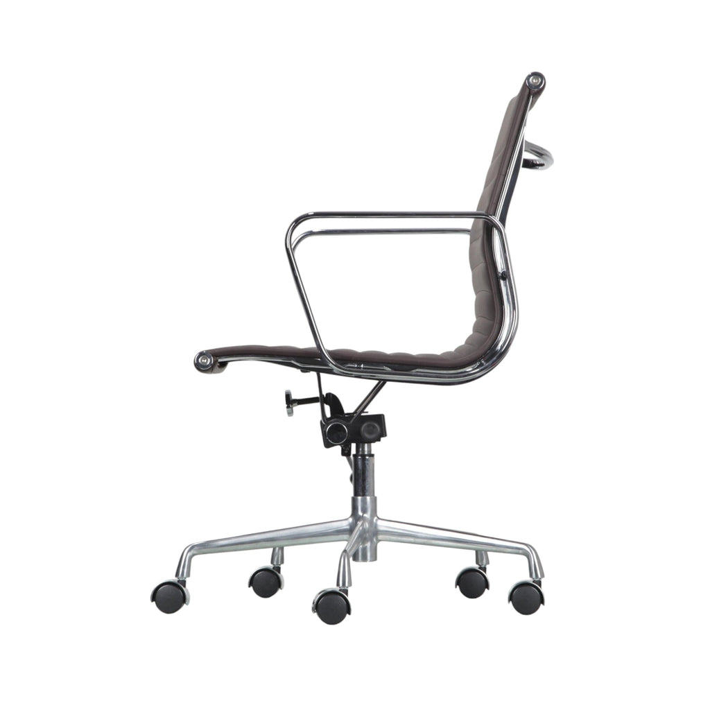 Xiaoyaozuo office chair executive chair in brown faux leather with chrome armrests and base, featuring horizontal stitching and five casters.
