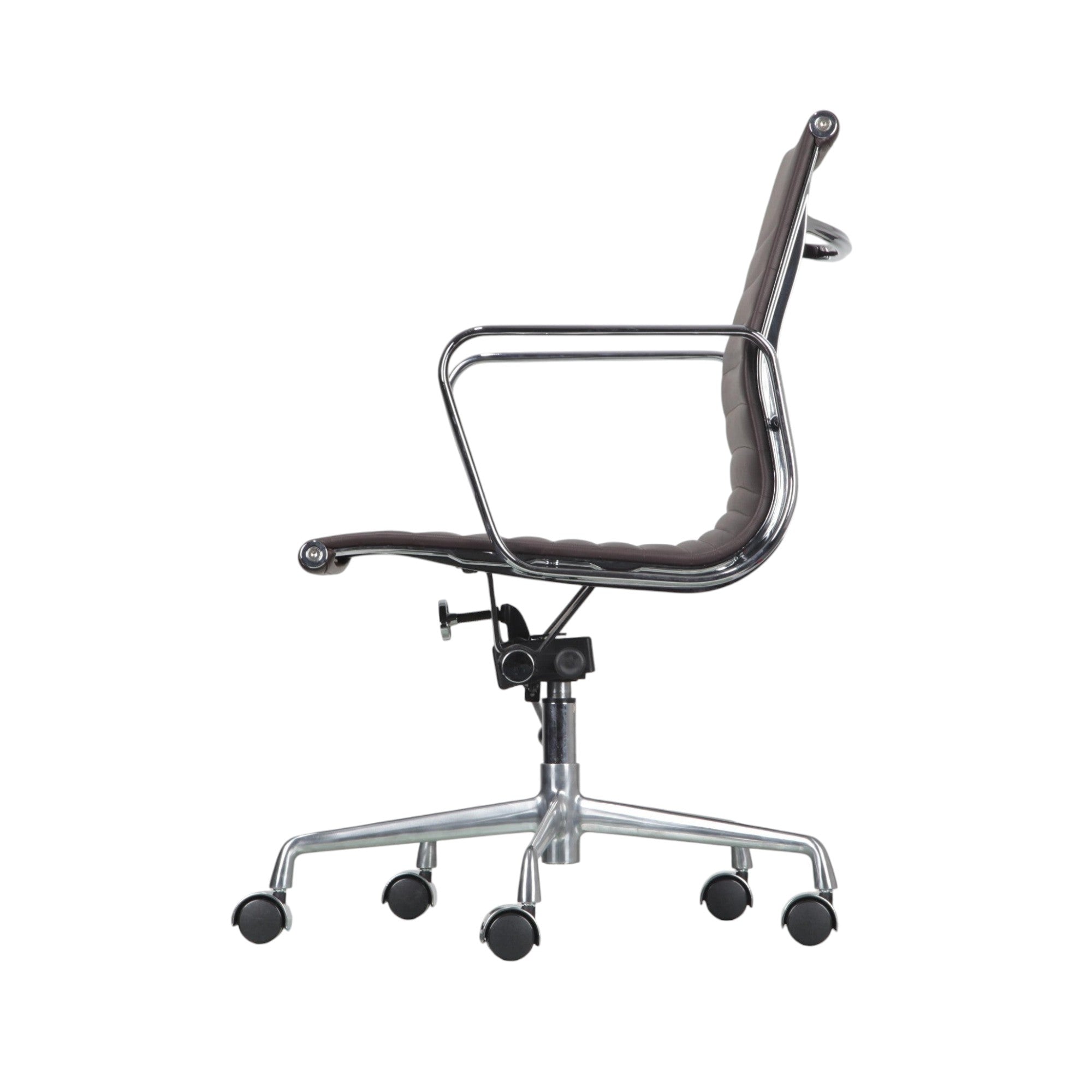 Xiaoyaozuo office chair executive chair in brown faux leather with chrome armrests and base, featuring horizontal stitching and five casters.