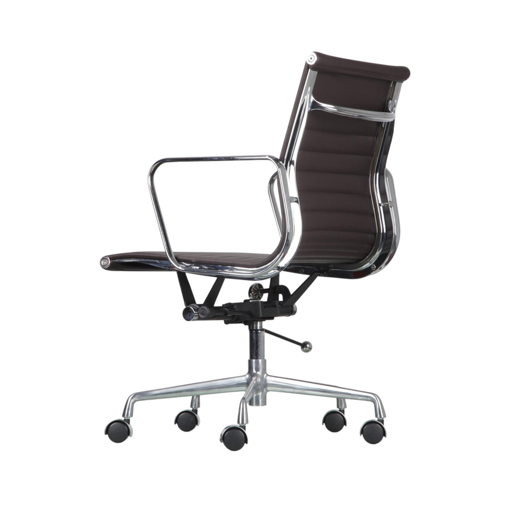 Xiaoyaozuo office chair brown faux leather executive chair with chrome armrests and base, ergonomic design with horizontal stitching, on casters.