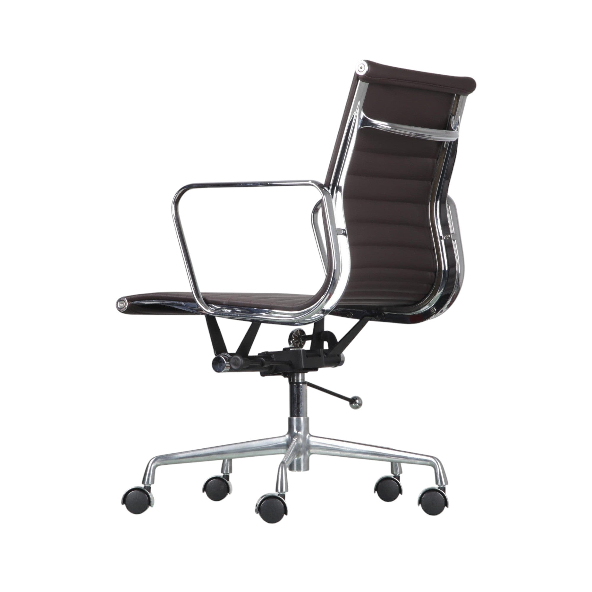 Xiaoyaozuo office chair brown faux leather executive chair with chrome armrests and base, ergonomic design with horizontal stitching, on casters.