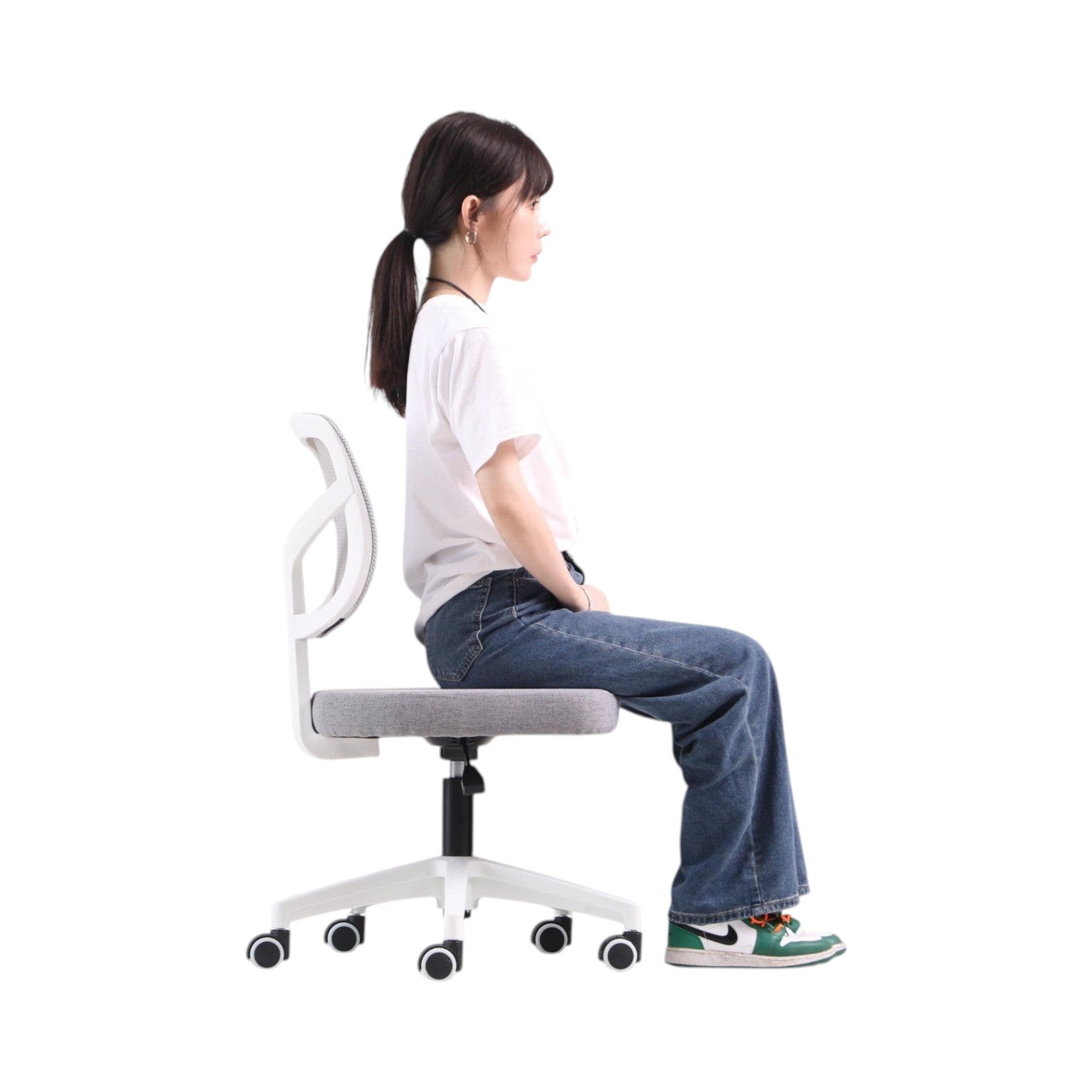 Xiaoyaozuo office chair: Grey fabric seat and breathable white mesh back ergonomic office chair with adjustable height and casters.