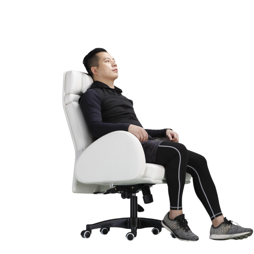Xiaoyaozuo office chair: White ergonomic high-back office chair with plush cushioning and adjustable height, shown with a man sitting.