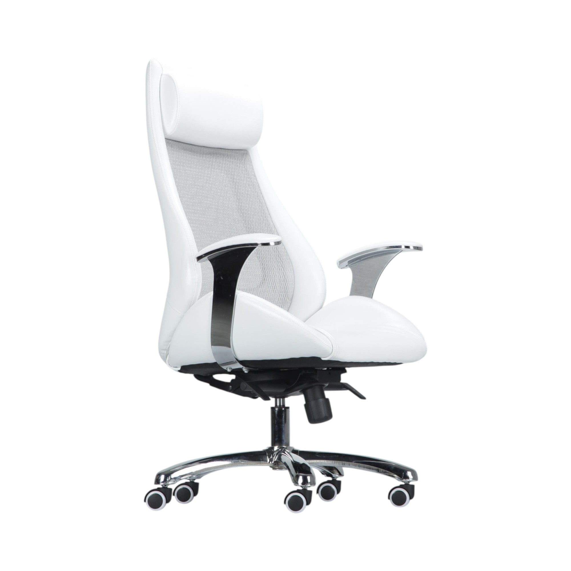 Xiaoyaozuo office chair: White ergonomic executive chair with faux leather and breathable mesh back, padded headrest, and adjustable armrests.