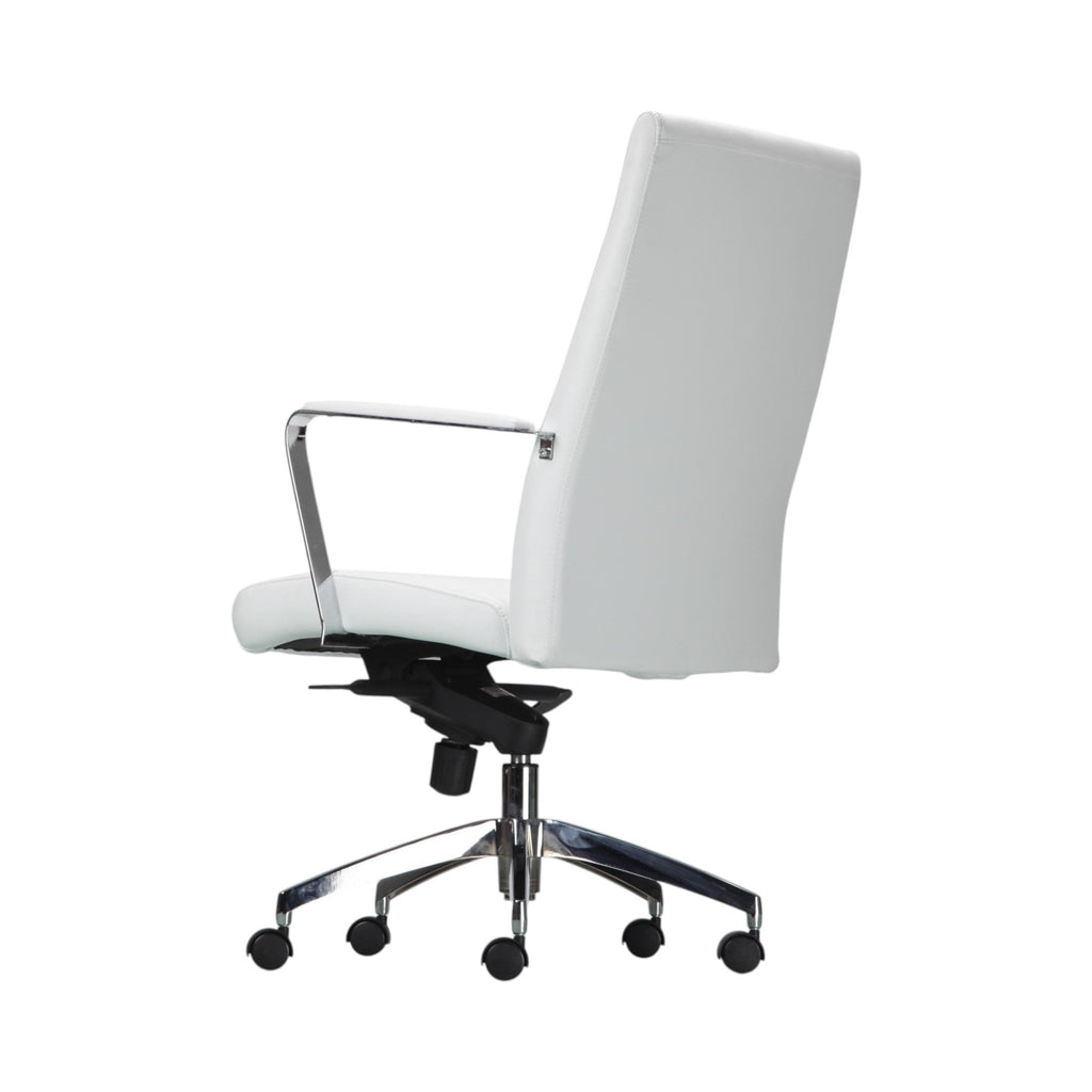 Xiaoyaozuo office chair white faux leather executive chair with polished chrome armrests and five-wheel base.