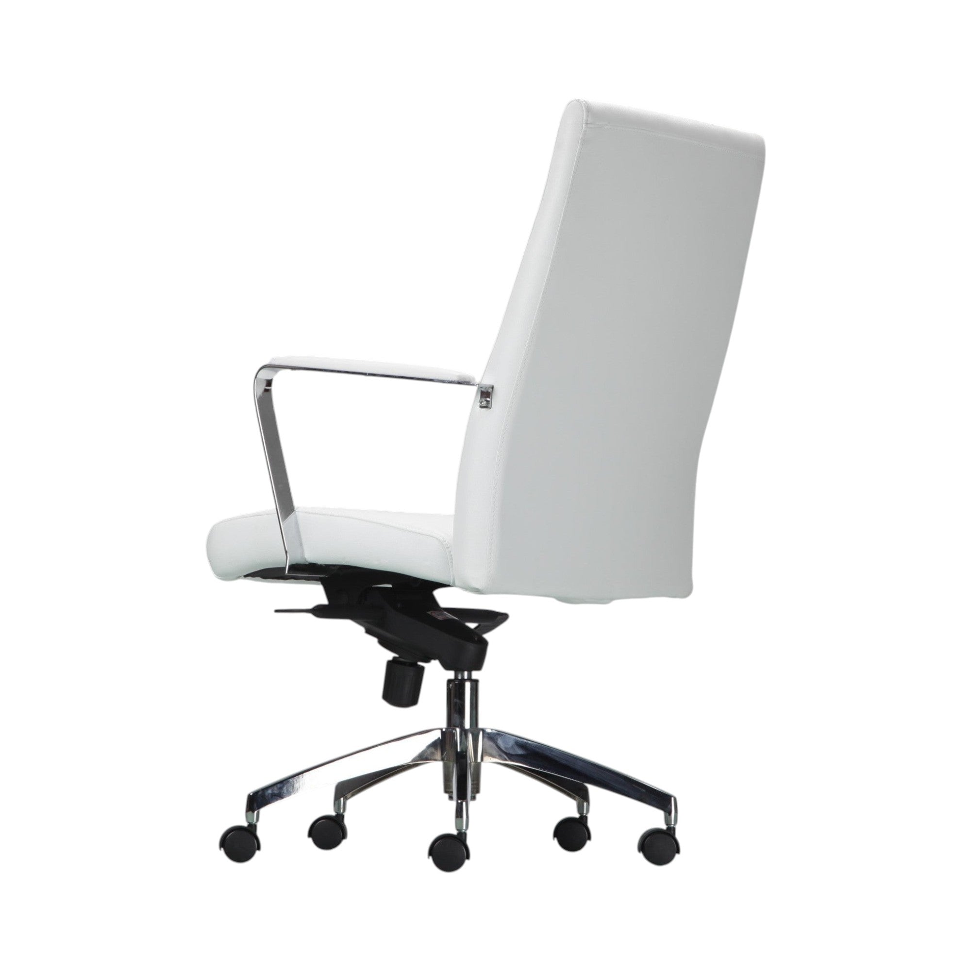 Xiaoyaozuo office chair white faux leather executive chair with polished chrome armrests and five-wheel base.