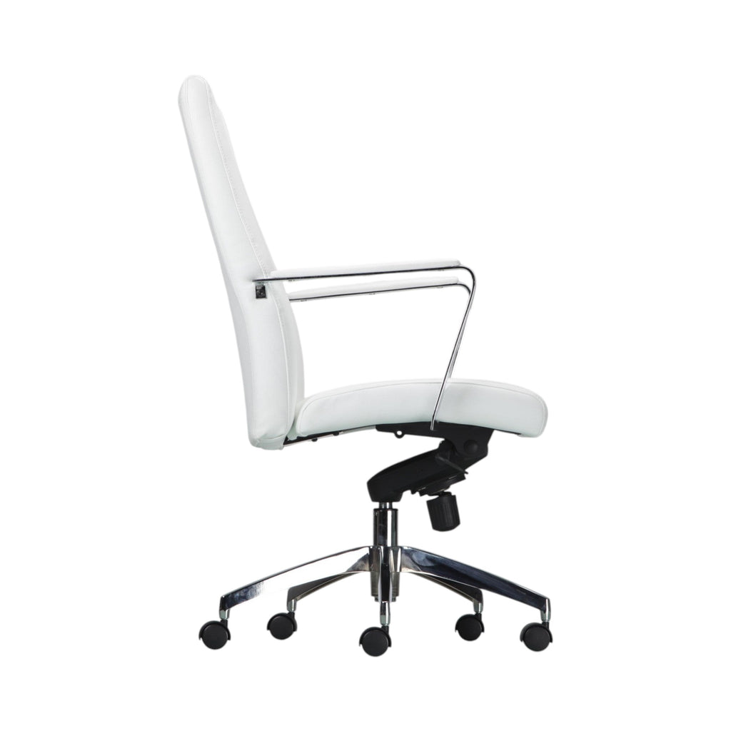 Xiaoyaozuo office chair white faux leather executive chair with chrome armrests and five-wheel base.