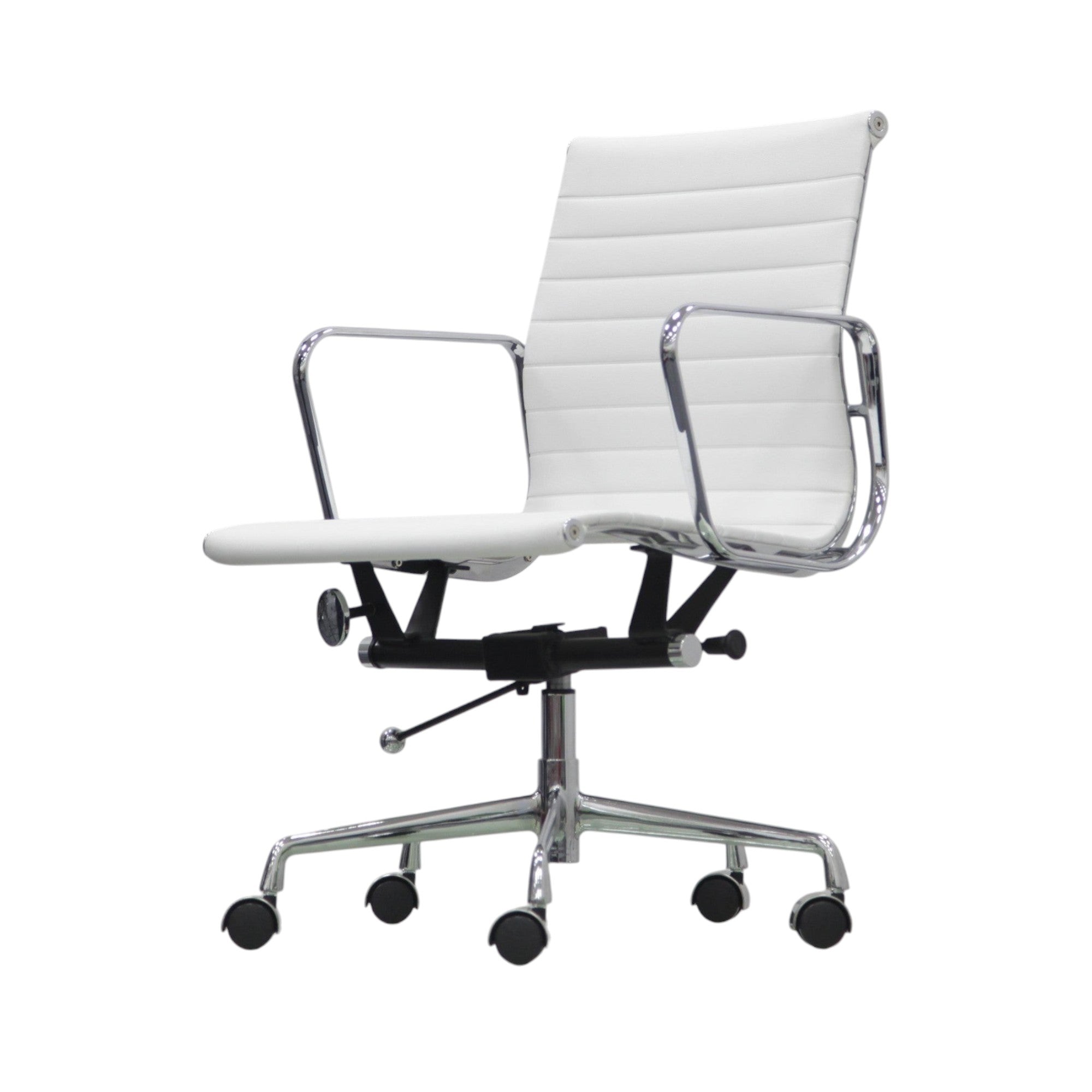 Xiaoyaozuo office chair white faux leather executive chair with chrome armrests and base, horizontal stitching detail.