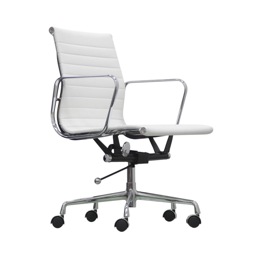 Xiaoyaozuo office chair white faux leather executive chair with chrome armrests and base, featuring horizontal stitching and casters.