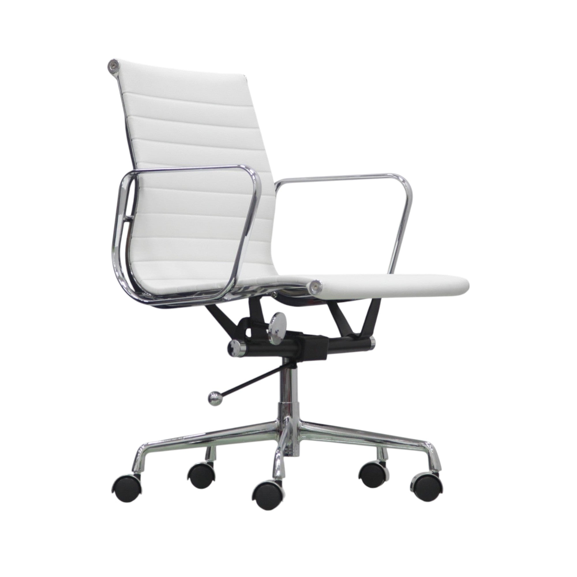 Xiaoyaozuo office chair white faux leather executive chair with chrome armrests and base, featuring horizontal stitching and casters.