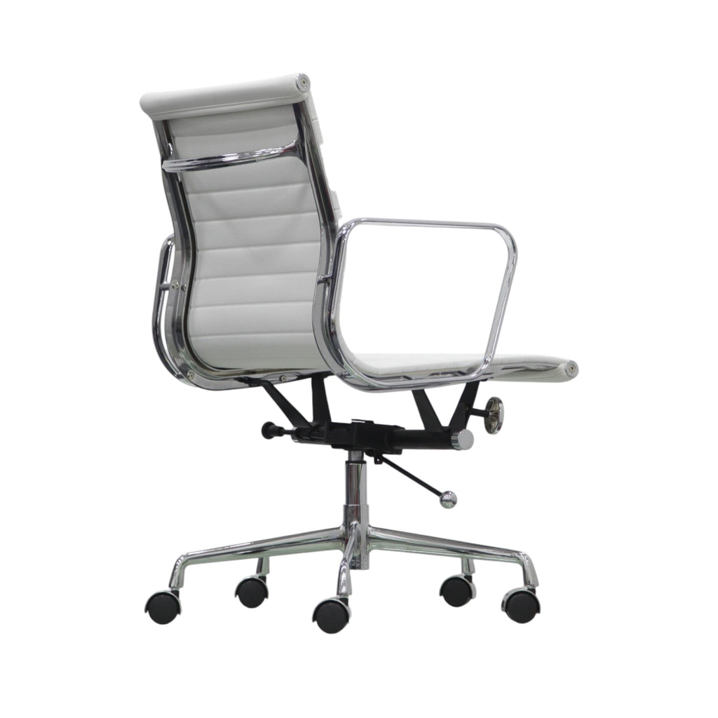 Xiaoyaozuo office chair white faux leather executive chair with chrome armrests and base, horizontal stitching detail.