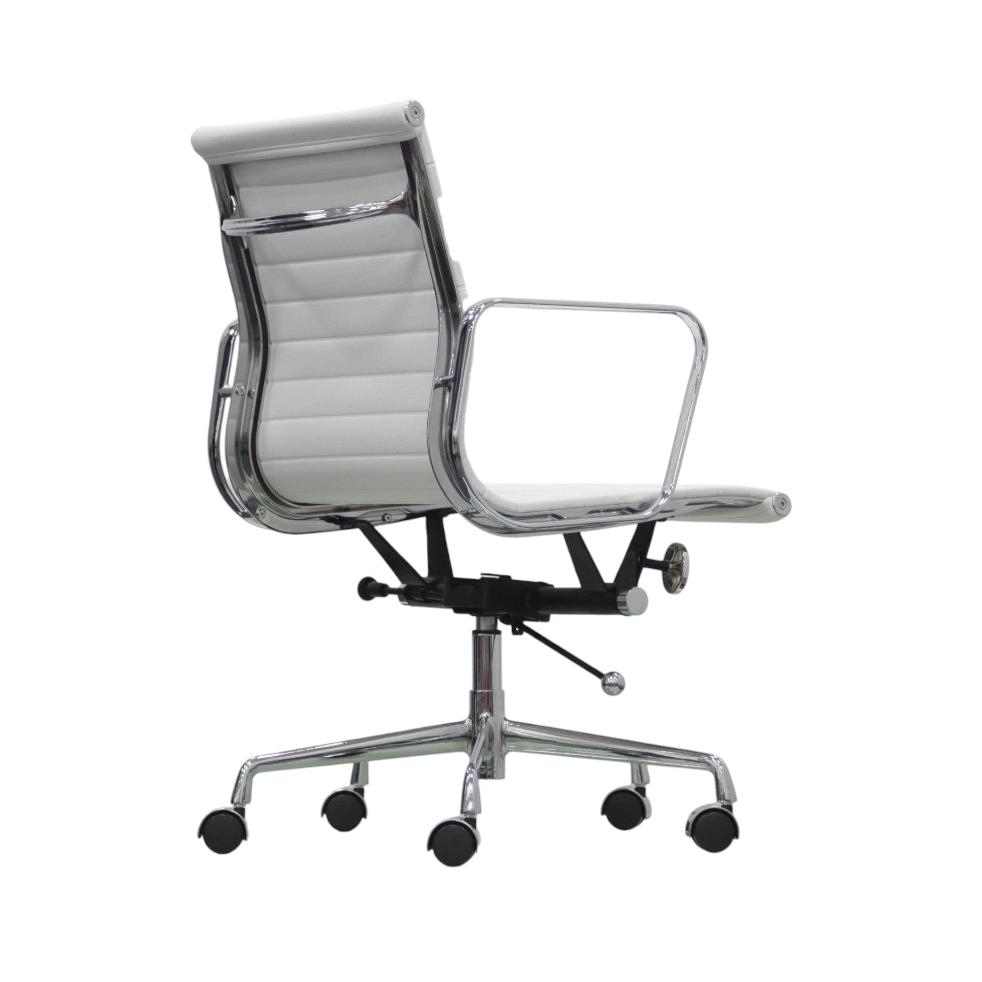 Xiaoyaozuo office chair white faux leather executive chair with chrome armrests and base, horizontal stitching detail.