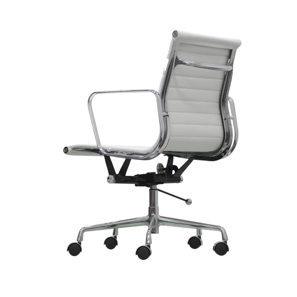 Xiaoyaozuo office chair white faux leather executive chair with chrome frame and armrests, ergonomic design with horizontal stitching.